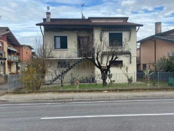 Appartamento in vendita di 108 m² in Via Roma