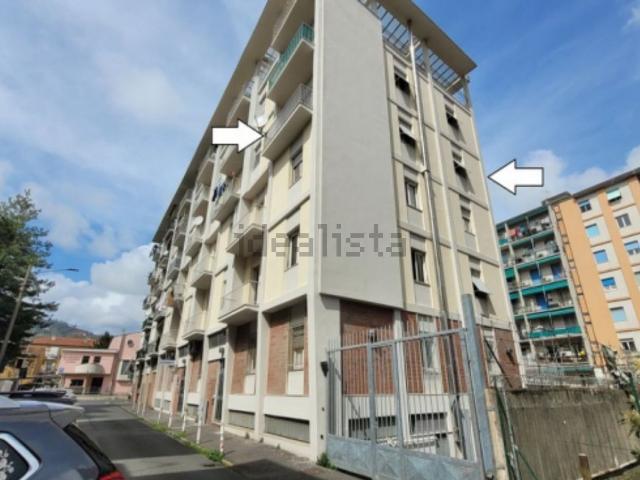 Appartamento in vendita di 108 m² in Via Ugo Foscolo