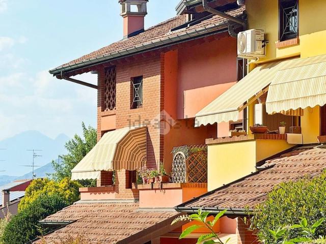 Appartamento in vendita di 108 m² in Via Vigana