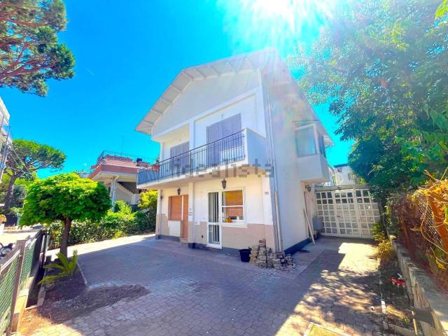 Appartamento in vendita di 108 m² in Viale Vittorio Alfieri