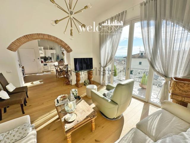Appartamento in vendita di 108 m² in Piazza Cavour