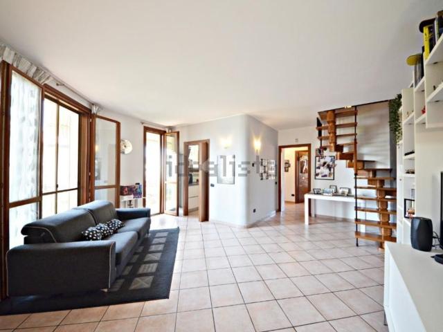 Appartamento in vendita di 109 m² in Via A. Manzoni, 5