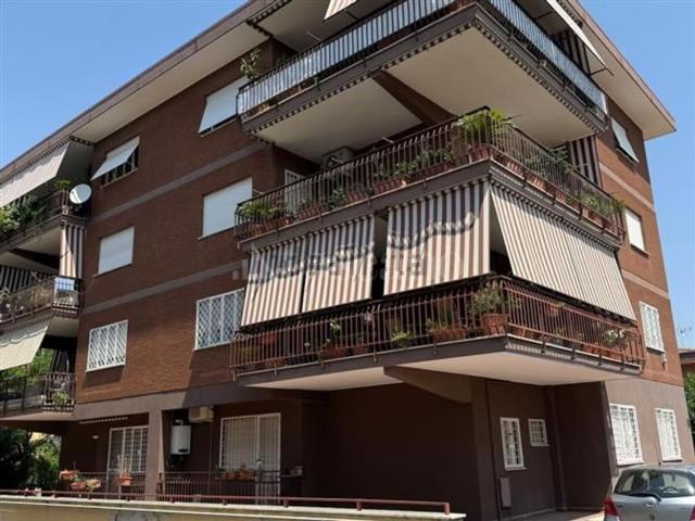 Appartamento in vendita di 109 m² in Via Anagnina