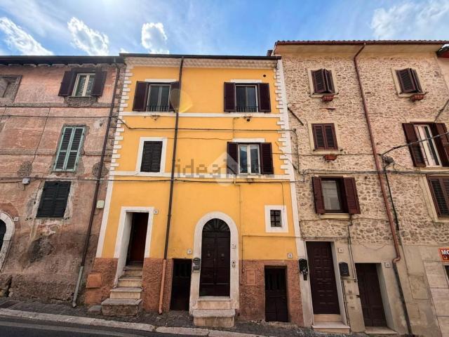 Appartamento in vendita di 109 m² in Via G. Garibaldi, 74