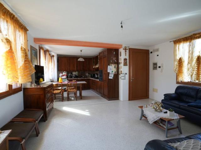Appartamento in vendita di 109 m² in Via Giardini