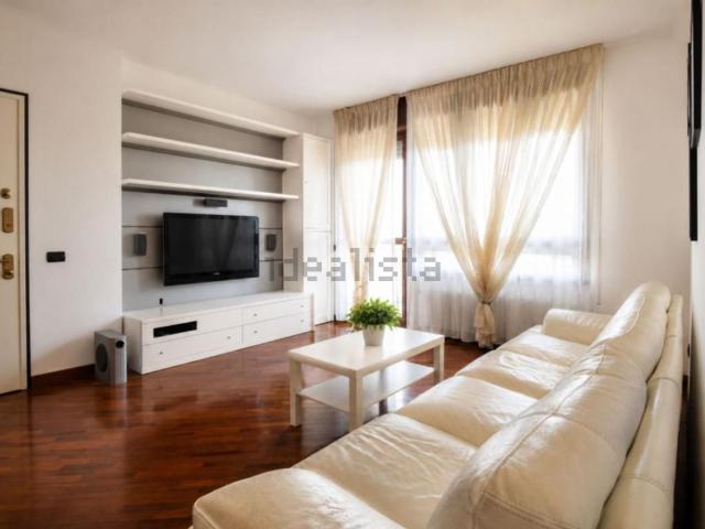 Appartamento in vendita di 109 m² in Via Giovanni Pascoli, 8