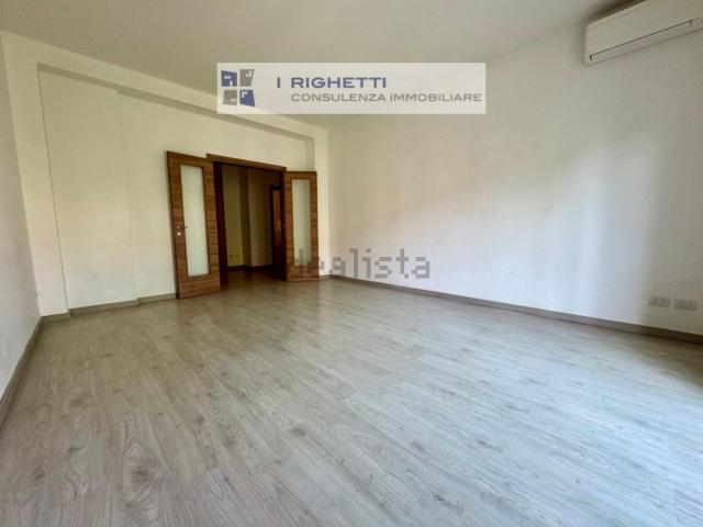 Appartamento in vendita di 109 m² in Via della Valverde