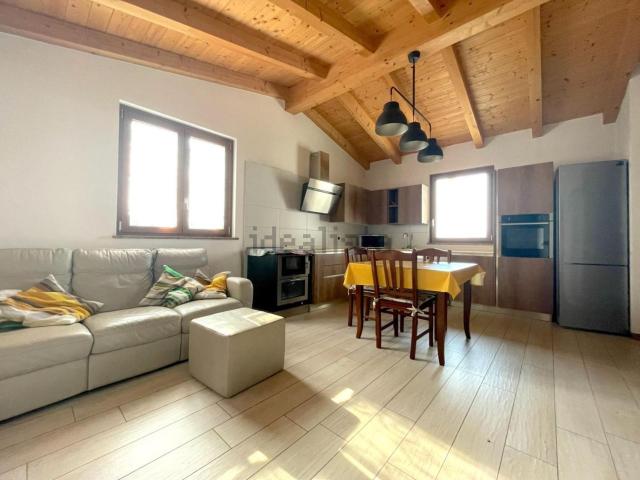 Appartamento in vendita di 109 m² in Via Sottocolle, 24