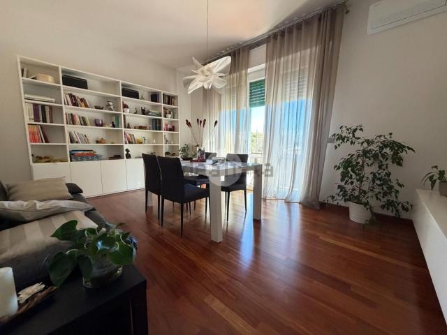 Appartamento in vendita di 109 m² in Viale Carlo Zavagli, 5