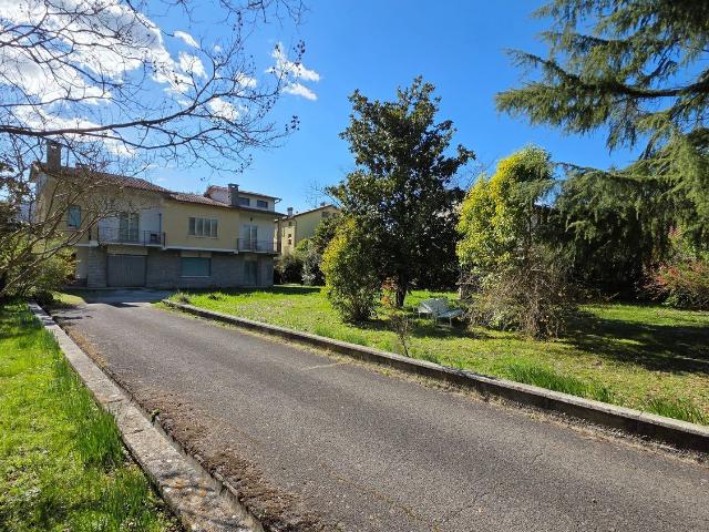 Appartamento in vendita di 109 m² in Strada Tiberina Nord, 200