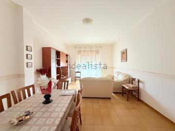 Piazza Santa Maria Regina - Giardino, Balcone