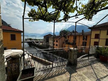 Appartamento in vendita di 110 m² in Via Cacciatori delle Alpi, 19