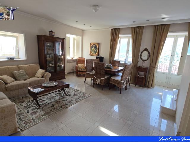 Appartamento in vendita di 110 m² in Via Camillo Benso Conte di Cavour, 5