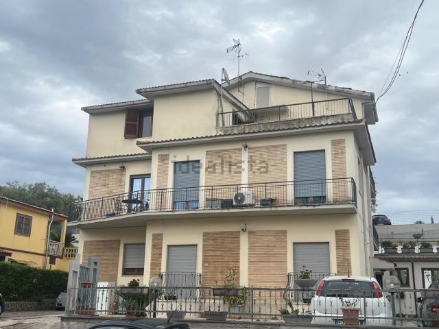 Appartamento in vendita di 110 m² in Via Campoleone Scalo, 31