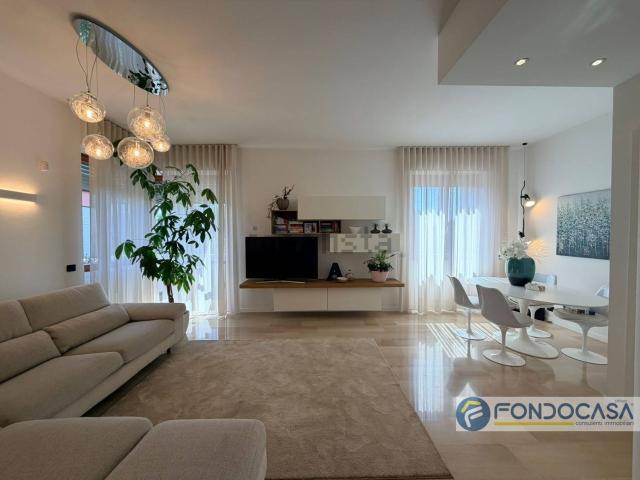 Appartamento in vendita di 110 m² in Via Carlo Cattaneo