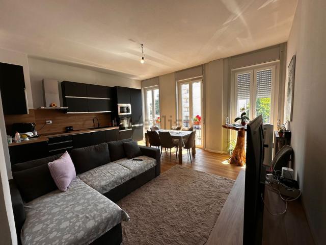 Appartamento in vendita di 110 m² in Via Carlo Tenca, 2