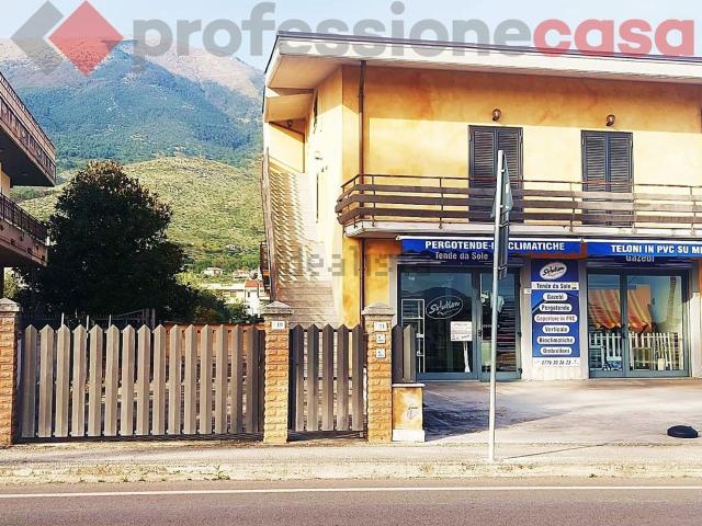 Appartamento in vendita di 110 m² in Via Casilina