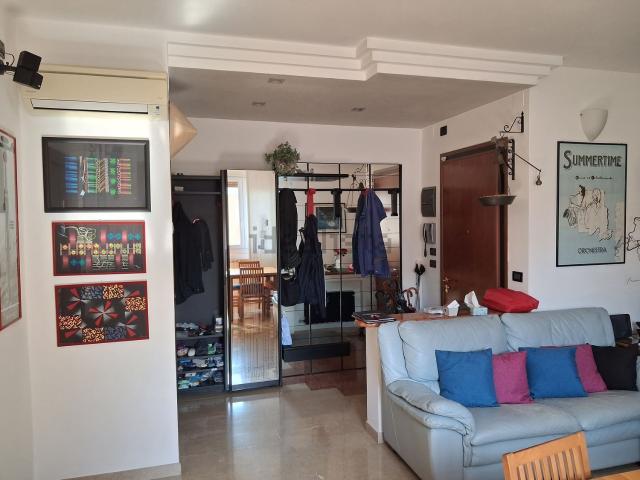 Appartamento in vendita di 110 m² in Via Casona