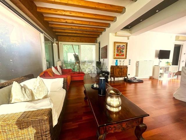 Appartamento in vendita di 110 m² in Via Cervellini