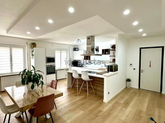 Appartamento in vendita di 110 m² in Via Cesare Battisti, 9