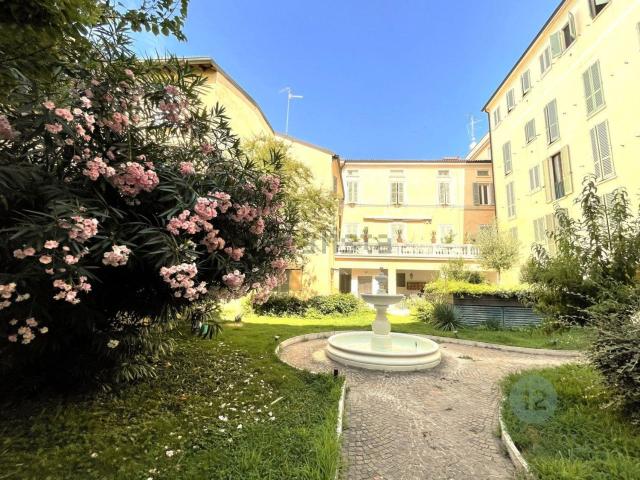 Appartamento in vendita di 110 m² in Via Ciro Menotti, 17