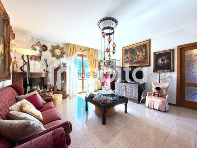 Appartamento in vendita di 110 m² in Via Cristoforo Colombo