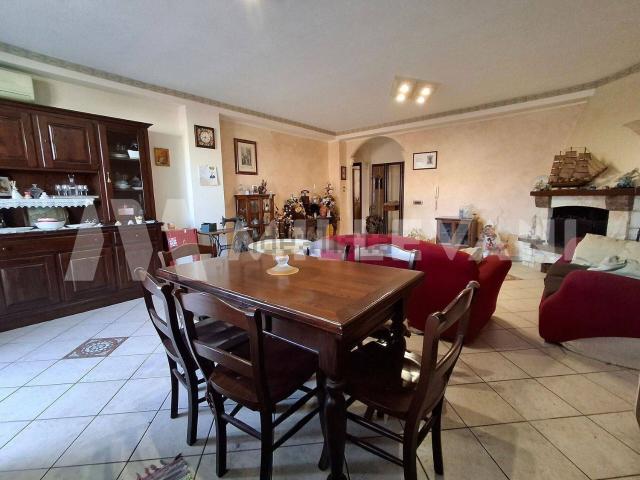 Appartamento in vendita di 110 m² in Via A. Saffi, 53