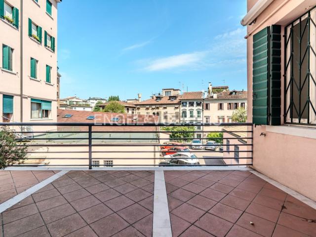 Appartamento in vendita di 110 m² in Via Antonio Canova
