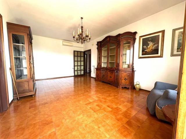 Appartamento in vendita di 110 m² in Via Alcide de Gasperi, 5