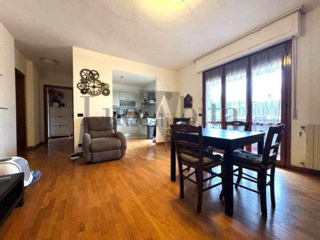 Appartamento in vendita di 110 m² in Via Bonagiunta Urbiciani, 286