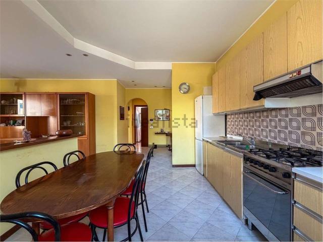 Appartamento in vendita di 110 m² in Via Borgomanero, 16