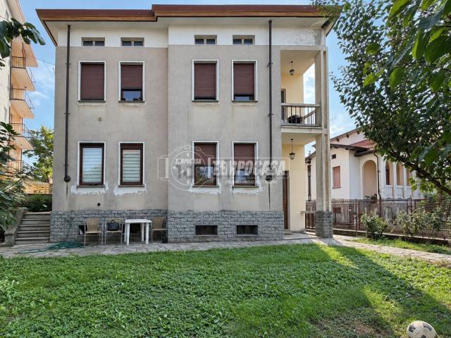Appartamento in vendita di 110 m² in Via Barazze