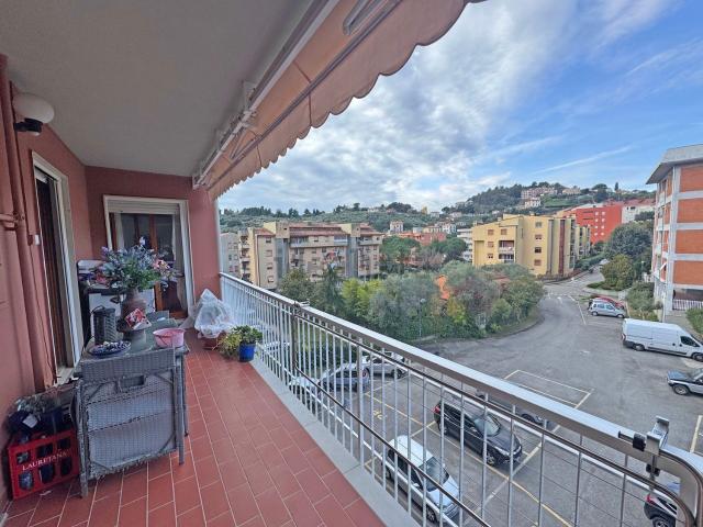 Appartamento in vendita di 110 m² in Via Gozzano 1^ Traversa, 15