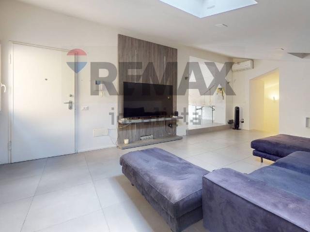 Appartamento in vendita di 110 m² in Via Garibaldi, 84