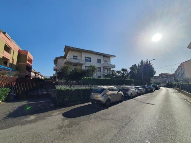 Appartamento in vendita di 110 m² in Via Generale Pasquale Tenga, 32