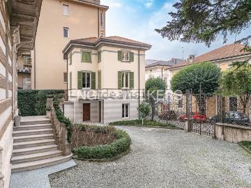 Appartamento in vendita di 110 m² in Via Giuseppe Ferrari