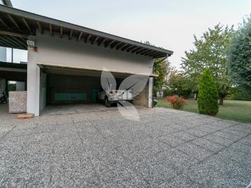 Appartamento in vendita di 110 m² in Via Giuseppe Massarenti
