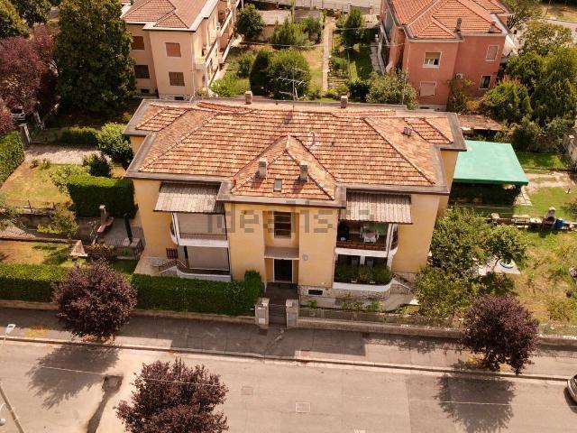 Appartamento in vendita di 110 m² in Via Giuseppe Teosa