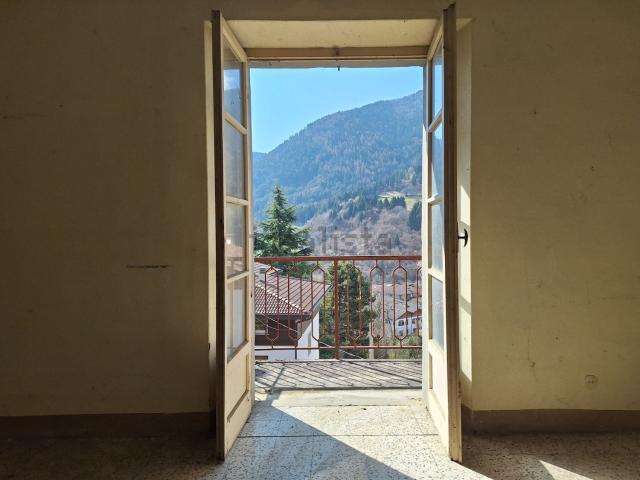 Appartamento in vendita di 110 m² in Via Giardini, 14