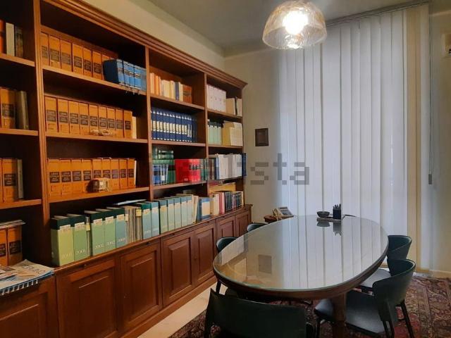 Appartamento in vendita di 110 m² in Via Giovanni Pascoli, 4