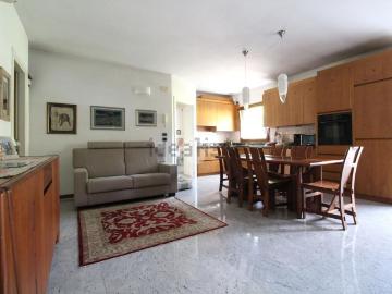 Appartamento in vendita di 110 m² in Via Guido Piovene, 15