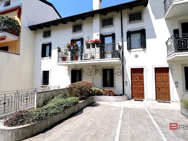 Appartamento in vendita di 110 m² in Via Daniele Cernazai, 21