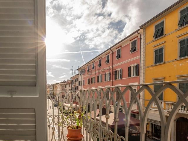 Appartamento in vendita di 110 m² in Via Dante Alighieri, 54100