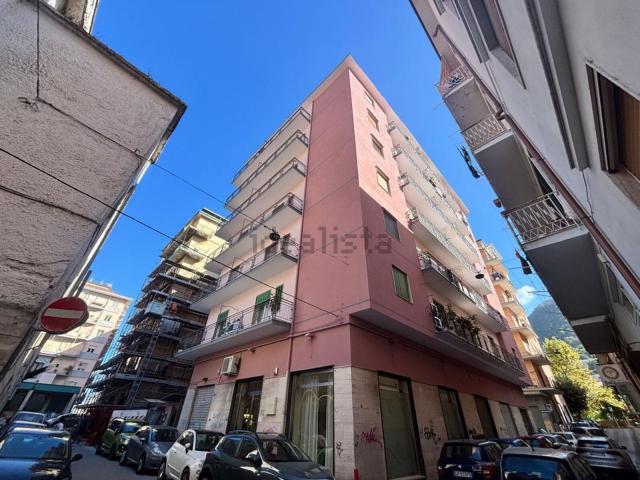 Appartamento in vendita di 110 m² in Via Dante Alighieri