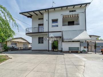 Appartamento in vendita di 110 m² in Via Dante Manfredi, 1