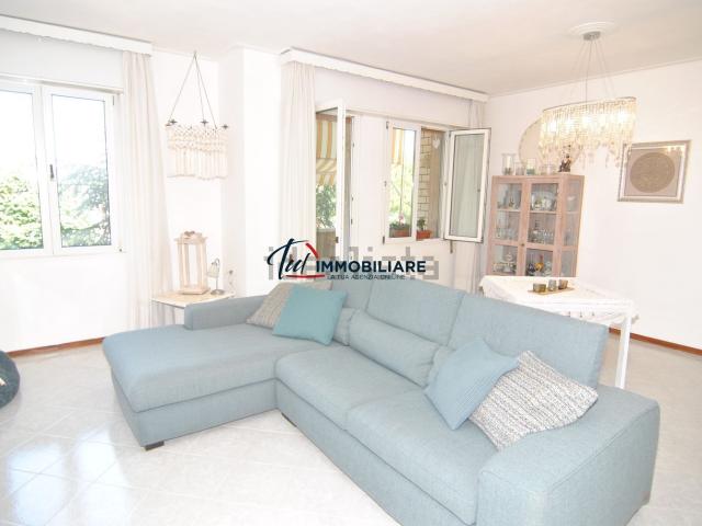 Appartamento in vendita di 110 m² in Via degli Scarronzoni, 11