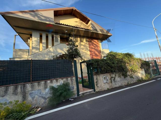 Appartamento in vendita di 110 m² in Via dei Ciclamini, 5