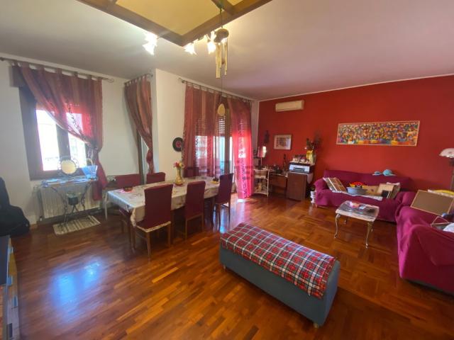 Appartamento in vendita di 110 m² in Via dei Giganti, 16