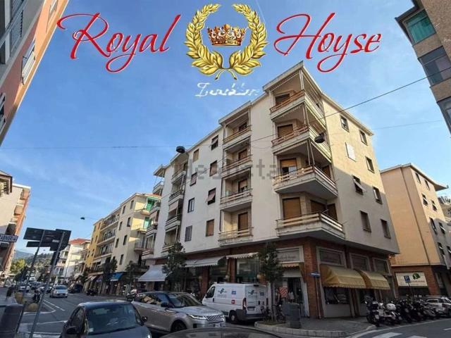 Appartamento in vendita di 110 m² in Via dei Piccone, 3