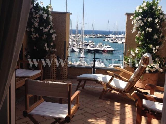 Appartamento in vendita di 110 m² in Via del porto